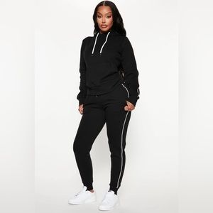 Black and white fleece jogger set